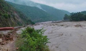 सिन्धुली–रामेछाप जोड्ने खुर्कोटको पक्की पुल बाढीले बगायो