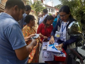 ललितपुर महानगरको स्वास्थ्य टिम औषघि वितरण गर्न वडा वडामा (भिडियाे)