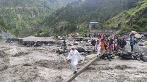 ८ जना तीर्थयात्री बगाएको खोलामा अस्थायी लाप्का 