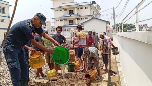 घरेलु मदिरा नष्ट अभियानमा रौतहट प्रहरी, भट्टीहरु तोडफोड