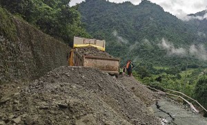 नारायणगढ-मुग्लिङ-नागढुङ्गा सडकखण्डमा सवारी सञ्चालनमा पूर्ण रोक