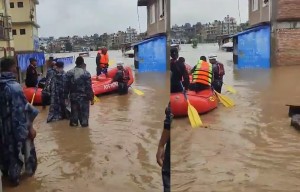 काठमाडौंका बस्ती र सडकमा बाढी, सवारी आवागमन प्रभावित