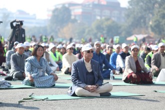 निरोगी नेपाल बनाउन ध्यान र योग नियमित गर्नुपर्छ : प्रधानमन्त्री ओली