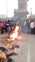 गौरमा सांसद अमरेश सिंहको पुतला दहन